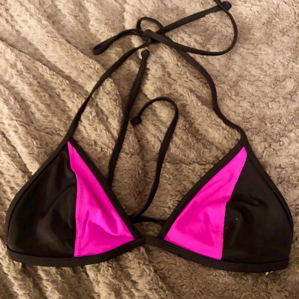 Victoria Secret Pink color blocked bikini top🖤😈
